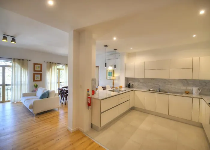 Large And Comfortable 2-bedroom In Dbri1-1 Apartment *