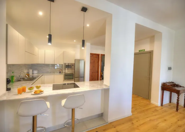 Apartment Large And Comfortable 2-bedroom In Dbri1-1 *