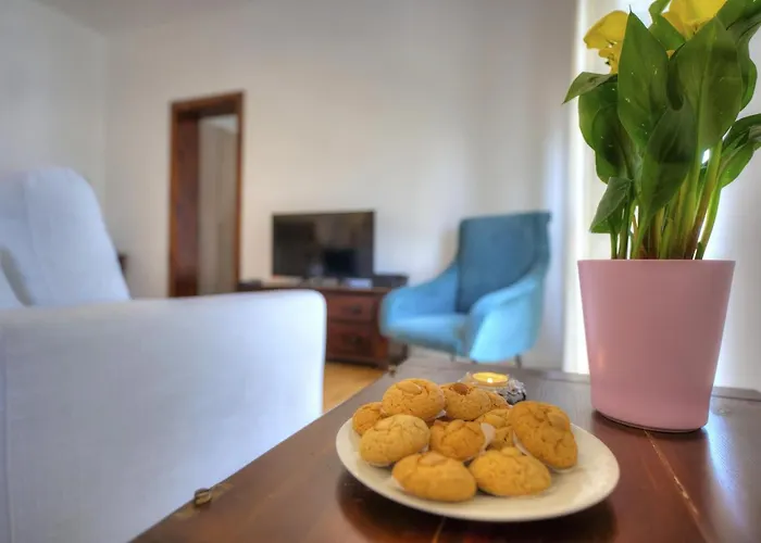 Apartment Large And Comfortable 2-bedroom In Dbri1-1 *